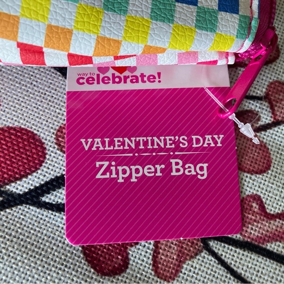 Colorful checkered makeup bag โค๏ธ๐๐ฉท - Picture 3 of 5